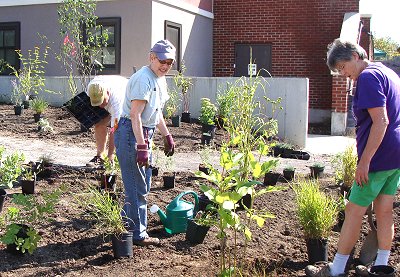 Suzanne Hinderliter (left) and Donna Scott plant the library garden lclgarden_hinderliter