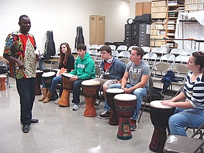 Sulley (pronounced “So'-lay”) Imoro with Lansing high School students last week gdrum imoro
