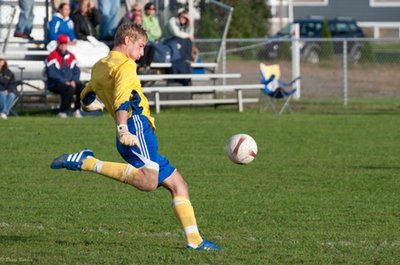 Senior goalkeeper Benji Parkes loads up for a punt downfield in Lansing’s 1-0 road victory over Marathon. Parkes had 2 saves to extend his scoreless streak to 5 games. soccer marathonparkes