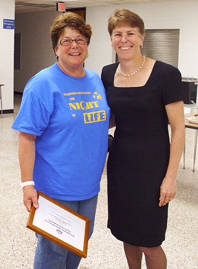 Lansing teacher Cathy Moseley (left) receives her award tct_teacher_moseleyparkes