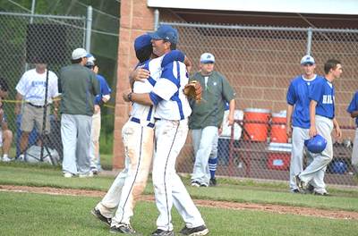 Photo by Peter Parkes baseballstate_hug