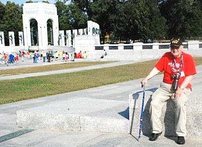 Grey Larison at the World War II Memorial (Photo by Marie Almond) honorflight_grey400