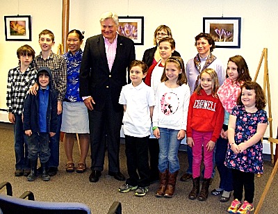 Nozzolio with kids attending and giving 4H presentations in the LCL gallery room libnoz withkids