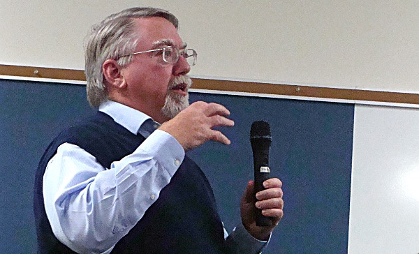 Joe Riley presents a preliminary technology spending plan to the Lansing Board of Education Monday Joe Riley