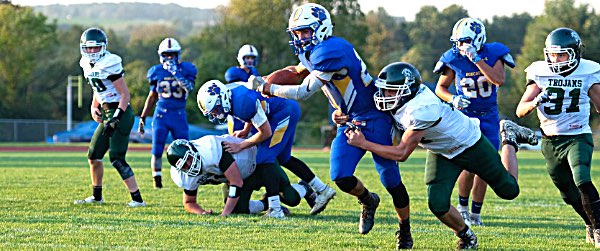 Luke Winslow running the ball. Photo by Bruce Barber football21running
