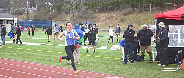 Catie Eisenhut winning 1500m run track eisenhut