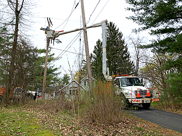 NYSEG Repairing Power Lines