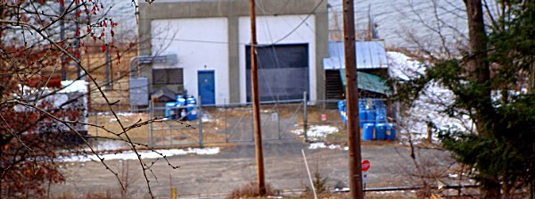 The existing Bolton Point Raw Water Pump Station. Poison Ivy Point is to the south (left) of this building, and the newly proposed parcel is to the north. Bolton Point Raw Water Pump Station